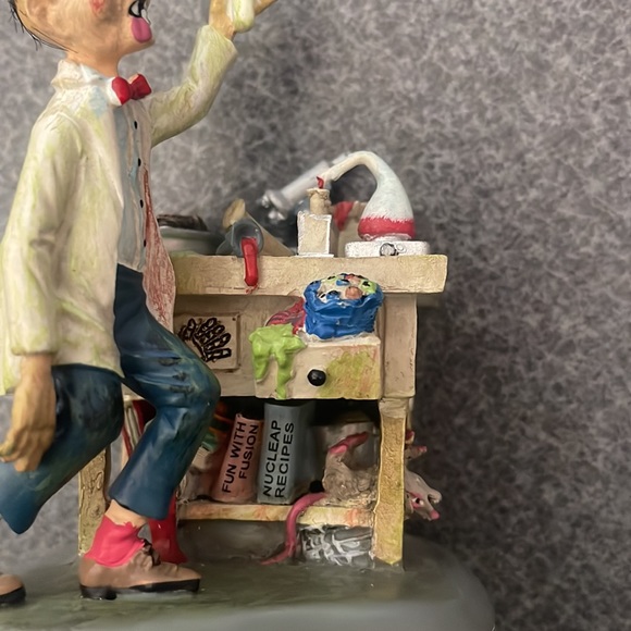 Dr. Lunatic, The Mad Scientist Snow Village Halloween Series 54702 - Picture 5 of 11